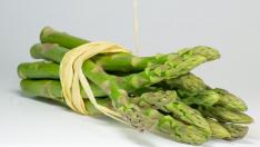 Verdes o blancos, los espárragos son una verdura deliciosa.