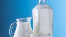 La lactosa es un azúcar que está presente en todas las leches de los mamíferos.