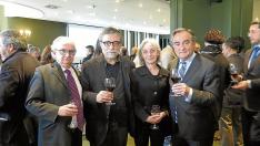 Ramón Justes (Enate), el artista Jaume Plansa, su esposa Laura y Luiz Nozaleda, presidente de la bodega.