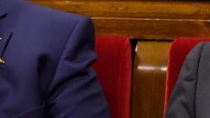 Junqueras y Puigdemont durante un pleno en el Parlament.