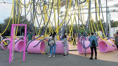 Una de las atracciones del parque Río y Juego divierte a los niños de día.