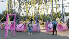 Una de las atracciones del parque Río y Juego divierte a los niños de día.