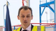 El ministro de Ciencia, Pedro Duque, en el aeropuerto de Teruel.