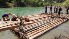Construccion y descenso de navatas en el Gállego