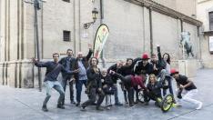 Los grupos Entrepayasaos, Asociación de Malabares de Zaragoza y Escuela de Circo Social, junto a Fernando Rivarés, en la presentación de Zirco.