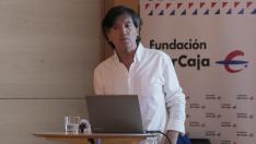 López Otín en la presentación del libro en el palacio de Villahermosa.