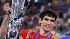 Soccer Football - 2019 UEFA European Under-21 Championship - Final - Spain v Germany - Dacia Arena, Udine, Italy - June 30, 2019 Spain's Jesus Vallejo poses with the trophy as he celebrates winning the UEFA European Under-21 Championship REUTERS/Alberto Lingria [[[REUTERS VOCENTO]]] SOCCER-U21/FINAL