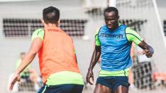Raphael Dwamena, en un entrenamiento del Levante.