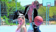 Lola Indigo y Don Patricio en el vídeoclip del tema 'Lola Bunny'