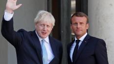 French President Emmanuel Macron and British Prime Minister Boris Johnson leave after a joint statement before a meeting on Brexit at the Elysee Palace in Paris, France, August 22, 2019. REUTERS/Gonzalo Fuentes [[[REUTERS VOCENTO]]] BRITAIN-EU/FRANCE