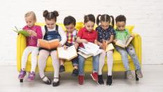 Niños leyendo