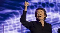Raphael, durante el concierto que ofreció el año pasado en el pabellón Príncipe Felipe de Zaragoza.