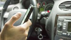 Las distracciones al volante son la mayor causa de accidentes en España, según datos de la DGT.