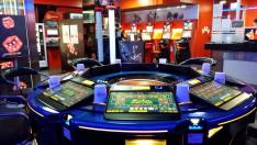 Imágenes del interior de varios locales de apuestas y juego de Zaragoza.