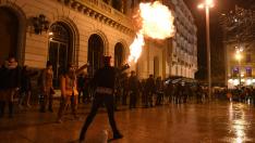Actuación feminista contra las agresiones sexuales en la plaza de España de Zaragoza.