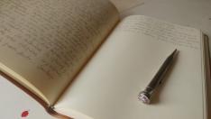 Cuaderno realizado por Ricardo Vicente para la película 'Mientras dure la guerra'