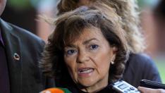 Carmen Calvo se dirige a los medios de comunicación.