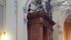 Portón caído en la basílica del Pilar.