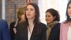 Tras el positivo de la ministra de Igualdad, Irene Montero, los reyes se someten a la prueba del coronavirus. Montero coinidió la semana pasada con la reina y el vicepresidente, Pablo Iglesias, en cuarentena, lo hizo con Felipe VI en el Consejo de Seguridad Nacional.