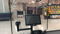 Mercadona instala mamparas protectoras en las cajas de todos sus supermercados.