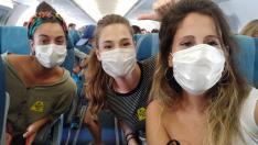 Las tres amigas zaragozanas atrapadas por el coronavirus en Cebú (Filipinas) en el vuelo de Manila a Doha.