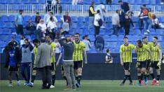 Jugadores y técnicos del Real Zaragoza celebran la victoria por 0-1 en La Rosaleda de Málaga en el último partido jugado antes del parón de la liga por el coronavirus, el pasado día 8.