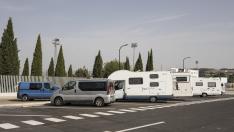 Área de autocaravanas en el parking de la Federación Aragonesa de Fútbol de Zaragoza.