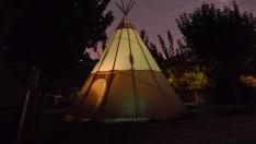 Los tipis del campin emulan a las tiendas cónicas donde vivían los indios del norte de América