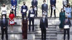 El presidente del Supremo y del CGPJ, Carlos Lesmes, y el ministro de Justicia, Juan Carlos Campo, con varios de los nuevos jueces.