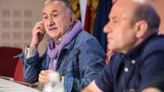 Pepe Álvarez, secretario general de UGT, este lunes con el líder del sindicato en Aragón.