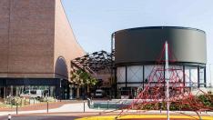 Acceso a los multicines Artesiete de La Torre Outlet de Zaragoza.