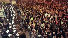 Multitudinaria protesta contra la ley del aborto frente a la catedral de Katowice.