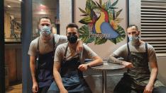 Diego, Guillermo y Jorge Mort, de Taberma El Papagayo