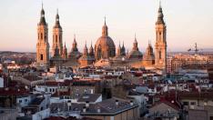 Vista de la ciudad de Zaragoza con la basílica del Pilar. Vistas. Recurso.