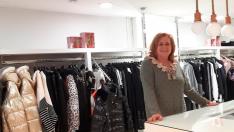 Guiller Lozano en Maguichu, la tienda familiar de ropa que regenta junto a sus hermanas en Ejea de los Caballeros.