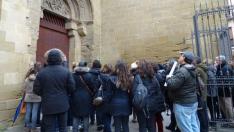 Participantes en una de las visitas guiadas por el centro histórico de Huesca antes de la pandemia.