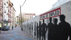 Grafiti de la oficina de empleo en la calle San Pablo de Zaragoza.
