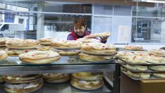 ARAGON VENTA DE ROSCONES EN LA PASTELERIA ISMAEL / 29-01-2017 / FOTO: ARANZAZU NAVARRO[[[HA ARCHIVO]]]