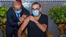 Mohamed VI de Marruecos recibió el jueves la primera vacuna contra coronavirus en el país.