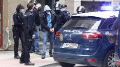 Momento de una detención que se ha producido este martes en la calle Antonio Maura de Zaragoza.