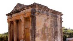 FABARA. Mausoleo romano.
