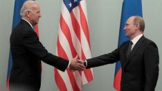 Encuentro en Moscú, el 10 de marzo de 2011, entre Putin y Biden, cuando eran primer ministro de Rusia y vicepresidente de EE. UU., respectivamente.