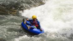 Actividad de tubing en el río Gállego.