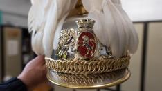 Casco del uniforme de gran gala de la Policía de Zaragoza.