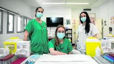 Andrea García, María Sisas y Eva Vidal, enfermeras de refuerzo en el centro de salud del Arrabal