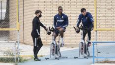 Jair Amador y Cristian Álvarez, en la bicicleta estática.