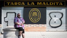 Rafael Pérez, a las puertas de su próximo bar, la tasca La Maldita, en el paseo Longares.
