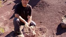 El paleontólogo  Alberto Cobos
