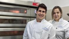 Pablo Carreró y Silvia Ambros, en la cocina del IES. Miralbueno.