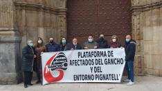 Un grupo de vecinos de la recién creada asociación de afectados de El Gancho-Pignatelli